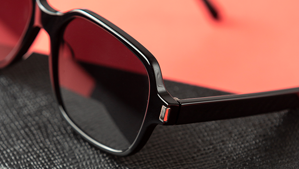 Como combinar a armação dos óculos com o look e transmitir a imagem certa?